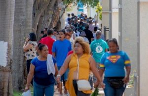 Cementerios RD estuvieron abarrotados de personas por el Día de las Madres