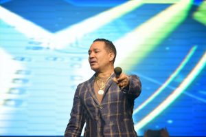 Frank Reyes estrena tres merengues