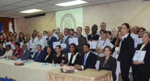 Cuarenta y dos ciudadanos de 13 países se juramentan como dominicanos