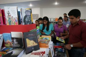 Oscar Wilde y Cervantes son libros más vendidos Feria Internacional del Libro