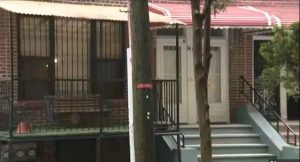 Acusan a hispano de intentar degollar a sus dos hijos en Kingsbridge