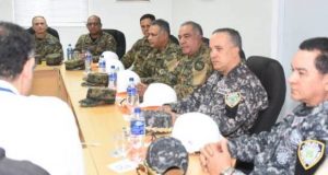 Jefes militares analizan con ejecutivos Punta Catalina seguridad y desorden