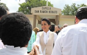 MONTE PLATA: Primera Dama entrega casas a diez familias campesinas