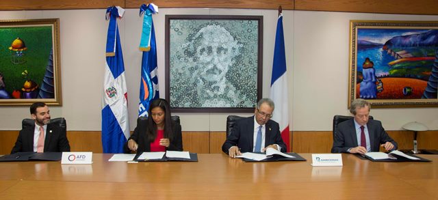 Banreservas y Agencia Francesa firman línea de crédito por 25 millones dólares imagen