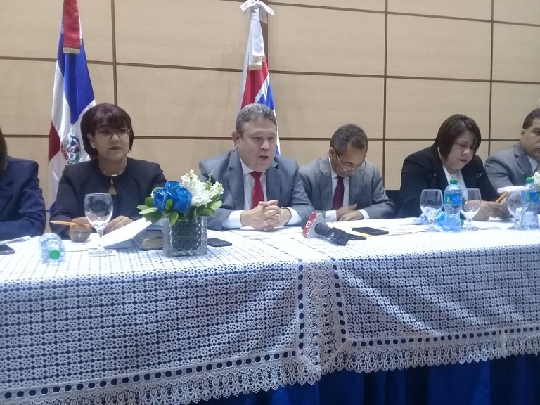 Bienes Nacionales realiza subasta de vehículos, mobiliarios y otros imagen