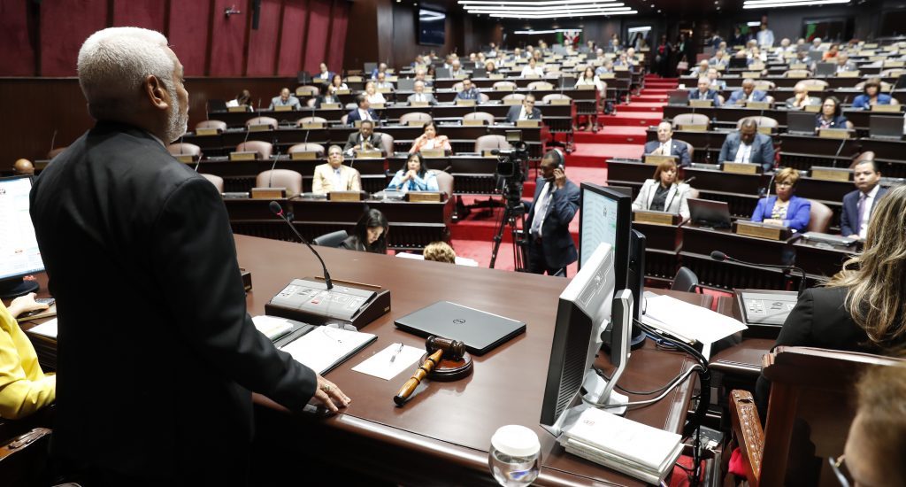 Queda conformada comisión bicameral que estudiará Proyecto Ley de la Minería imagen
