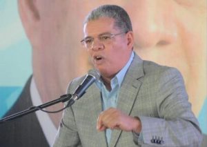 Amarante Baret dice sueñan quienes apuestan por la división del PLD