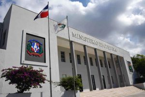 Defensora del Pueblo y el Colegio de Periodistas RD critican cancelaciones