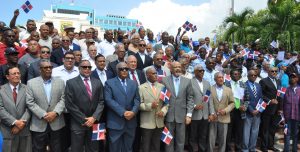 Decenas exoficiales FFAA se manifiestan contra posible reforma de Constitución