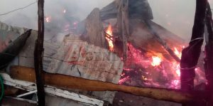 MAO: Incendio afecta 30 habitaciones donde residían 100 haitianos