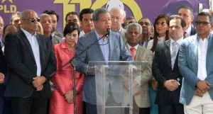 En natalicio de Bosch, Leonel proclama: «En contra de la Constitución, nada!!”