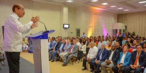 Montás advierte sobre el desplome del comercio mundial por guerra comercial