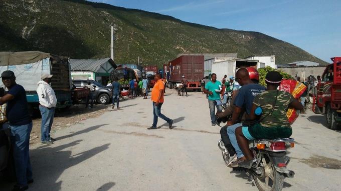 JIMANI: Sindicato Camioneros de Fond Parisien Haití bloqueó puerta binacional imagen