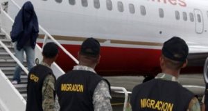 Repatrian otros 107 dominicanos; suman 678 los enviados este año a la RD Repatrian otros 107 dominicanos; suman 678 los enviados este año a la RD