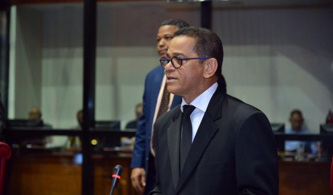 Seis senadores «leonelistas» se oponen a que sea modificada la Constitución imagen