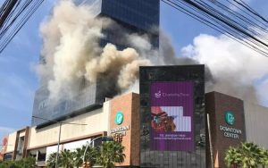 Conato incendio afectó plaza Downtown Center, en la Núñez de Cáceres, de SD