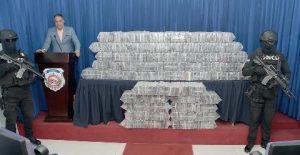 Detectan 120 paquetes cocaína en La Caleta, Boca Chica; hay 4 detenidos Detectan 120 paquetes cocaína en La Caleta, Boca Chica; hay 4 detenidos