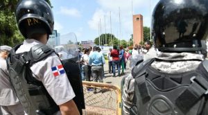 PN lanza bombas lacrimógenas médicos protestaban por examen único salud