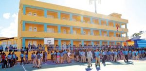 Ministerio de Educación transfiere más de $300 millones para mejorar escuelas