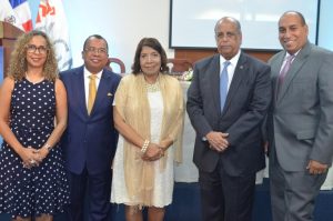 Euri Cabral pone en circulación el libro “Gilbert héroe de dos pueblos”