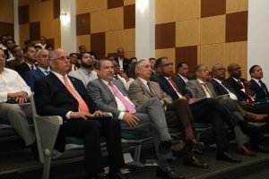 Expertos analizan movilidad eléctrica