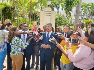 Aspirante senador interpone amparo contra reservas candidaturas PRM