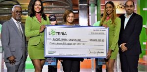 Lotería paga RD$150,000.00 a ganadora de premio billetes y quinielas Lotería paga RD$150,000.00 a ganadora de premio billetes y quinielas