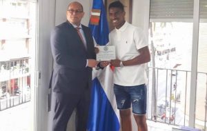 SEVILLA: Consulado RD reconoce futbolista Héctor Junior Firpo Adames SEVILLA: Consulado RD reconoce futbolista Héctor Junior Firpo Adames