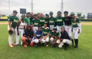 Clásicas y Nenas son líderes del campeonato de béisbol femenino