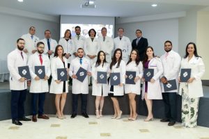 SANTIAGO: Hospital Metropolitano gradúa diez médicos residentes SANTIAGO: Hospital Metropolitano gradúa diez médicos residentes
