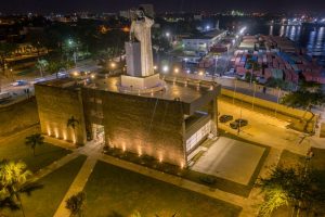 David Collado inaugura remozamiento monumento a fray Antón de Montesinos David Collado inaugura remozamiento monumento a fray Antón de Montesinos