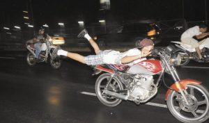 SJM: Mueren 2 jóvenes se accidentaron mientras competían en motocicletas