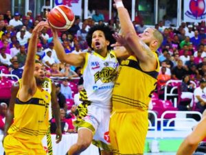 Rafael Barias domina duelo ante Mauricio Báez en el TBS del DN