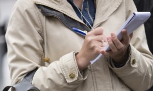 Alertan sobre el impacto de las emociones en el trabajo periodístico