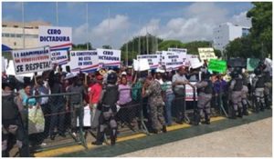 Organizaciones comunitarias y sindicales protestan contra reforma habilitaría DM