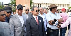 Dos exjefes de la PN y otros generales retirados firman libro contra reforma