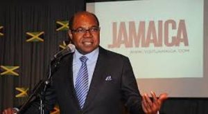 Ministro de Turismo de Jamaica insta a solucionar amenaza de sargazo