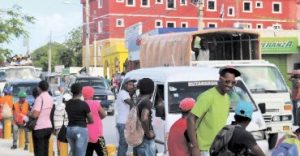 Policía apresa ocho haitianos que incendiaron almacén en Verón
