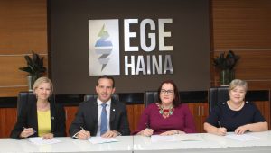 EGE Haina firma la carta de compromiso del Sello Igualando a RD