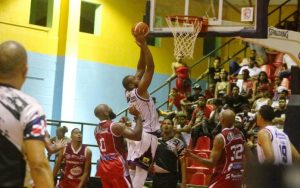 San Sebatián y Don Bosco obtienen victorias en basquet superior de Moca