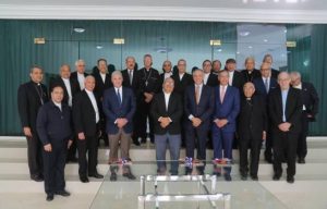 El Presidente se reunió con obispos; Gobierno dice hablaron de «turismo» El Presidente se reunió con obispos; Gobierno dice hablaron de «turismo»