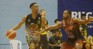 José Horacio escala al primer lugar basket superior de Moca 