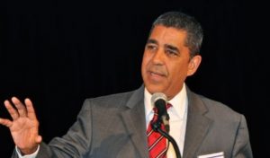 Congresista Adriano Espaillat visita RD y se reunirá con ejecutivos de turismo
