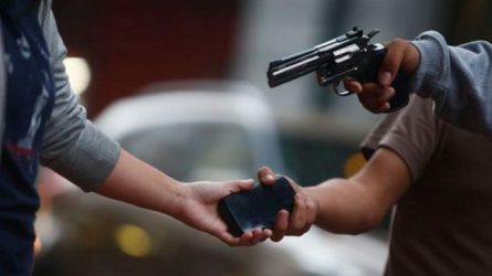 La Policía arresta a jóvenes que asaltaban a taxistas en SD Este