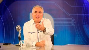 Roberto Cavada dispuesto entregar funciones presentador