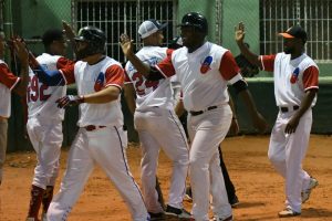 Brewers y Farmacéutos ganan en clásico de softbol del DN