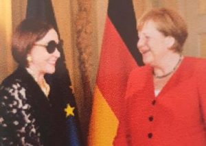 ALEMANIA: Embajadora dominicana comparte con Angela Merkel