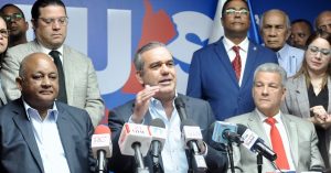 Luis Abinader saluda decisión de Danilo Medina de no optar por tercer mandato