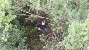 Mueren 4, otras tres personas resultaron heridas al caer carro  desde puente