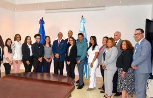 Minerd agasaja estudiantes dominicanos meritorios